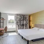 Moulins Hotel *
