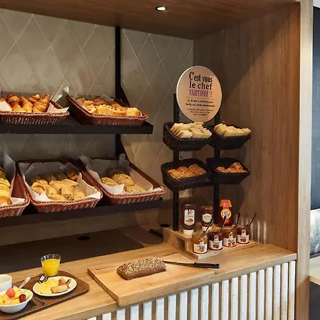 Moulins Hotell Avermes