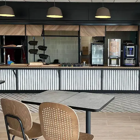 Moulins Hotell Avermes