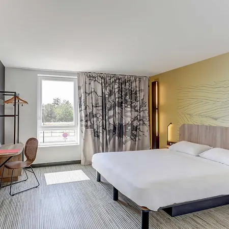 Moulins Hotel *